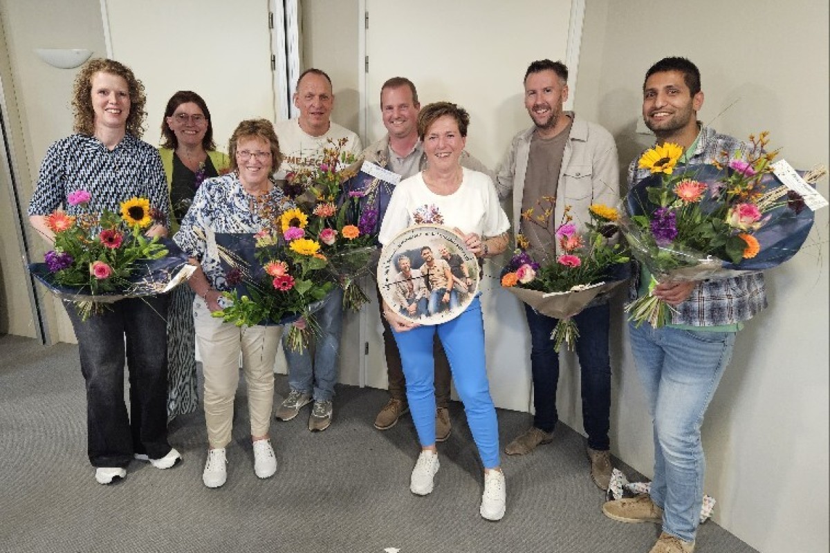Groepsfoto-Administratie-en-Riekhoff3.jpg